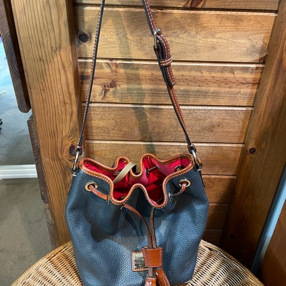 Small Dooney Bucket bag - Picture 7 of 11